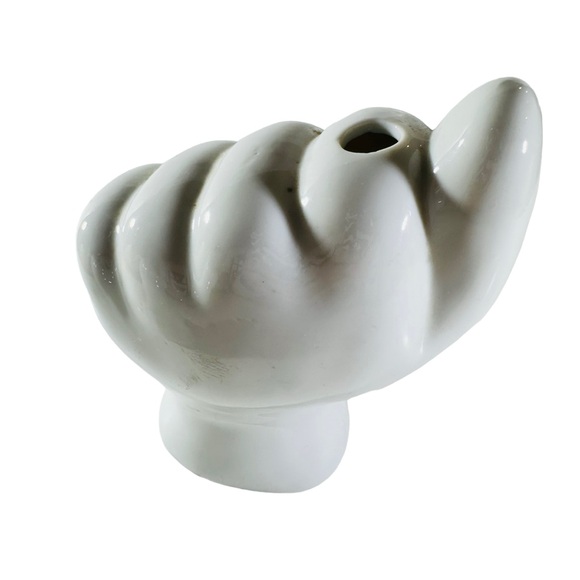 Life-size white vintage hand vase,  fist vase - Picture 5 of 6